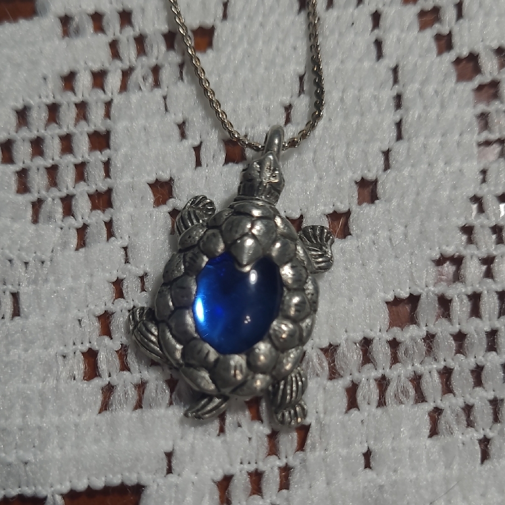 1997 Roger Wheeler Pewter Turtle Pendant